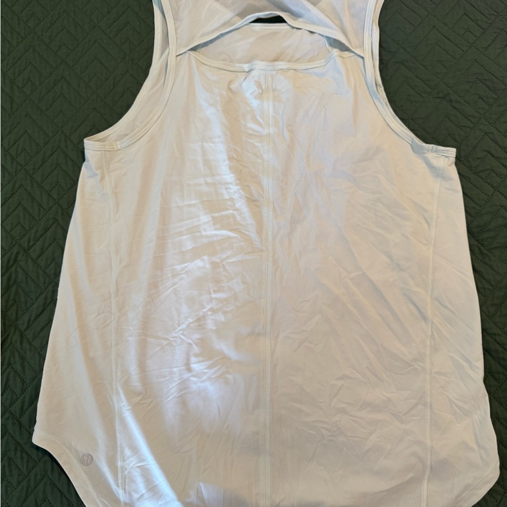 Bundle of 4 Peloton Lululemon Tops - Picture 4 of 13